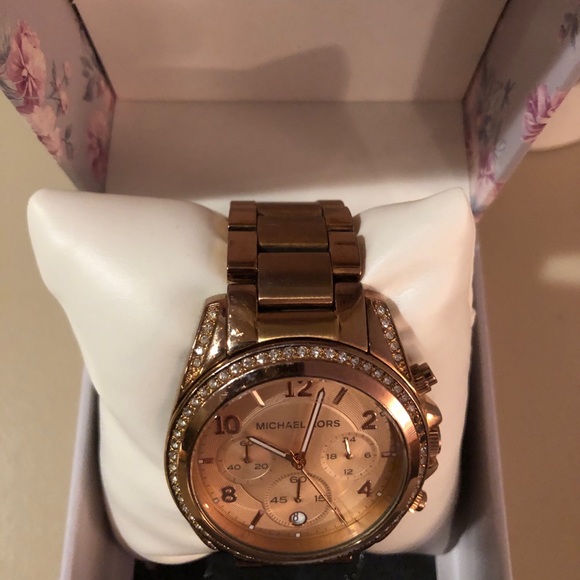 Michael Kors MK5263 Rose Gold Tone Wrist Watch for Women. GUC - Picture 9 of 16